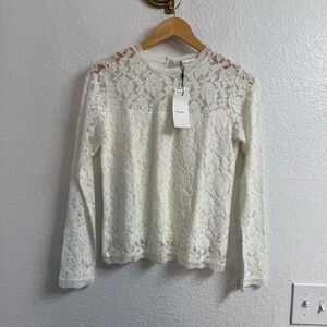 BNWT Moussy White Lave Top Size 1 (Small)